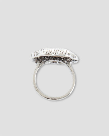 Pucker Lips Ring in Silver