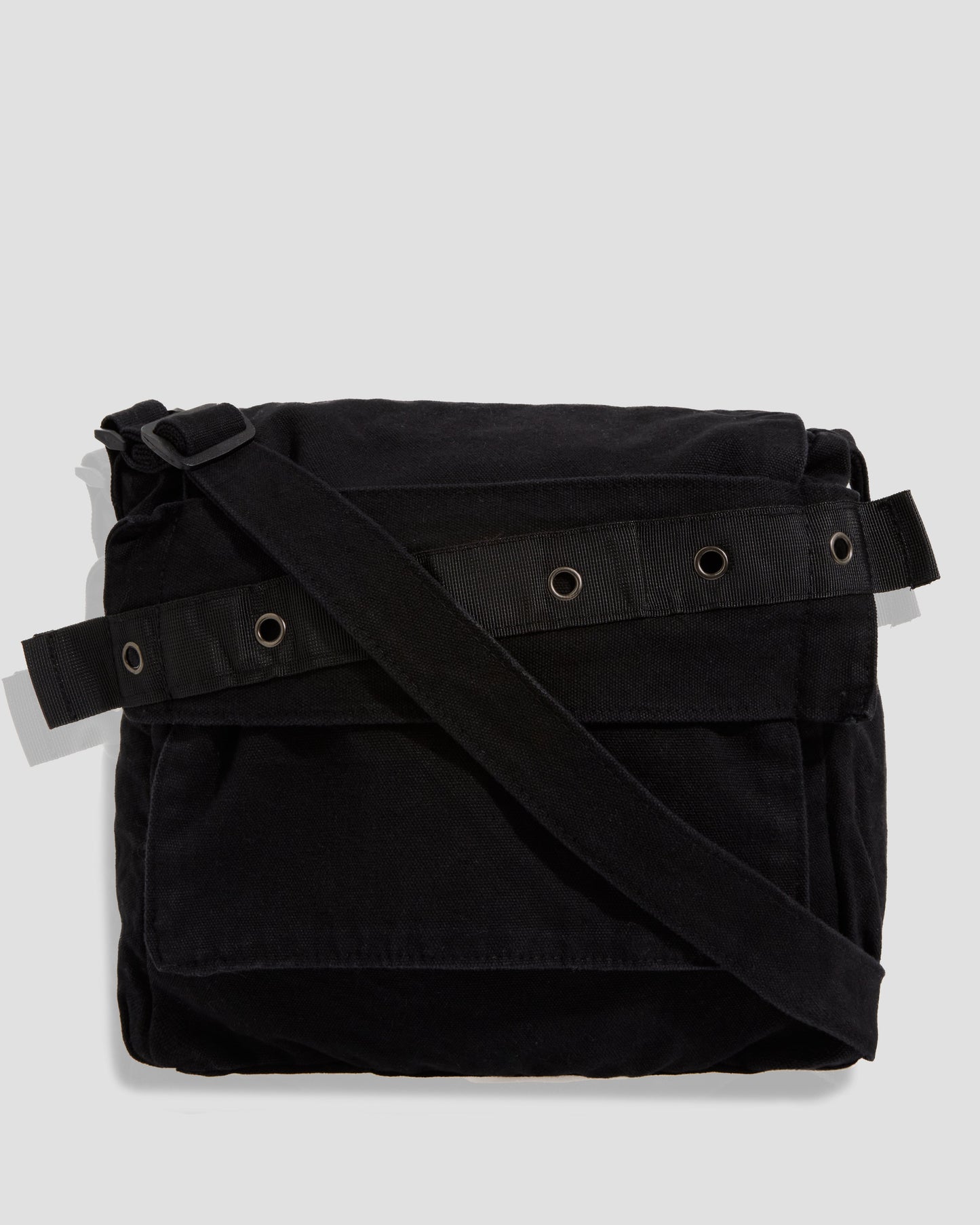 Raven Shoulder Messenger Bag in Black