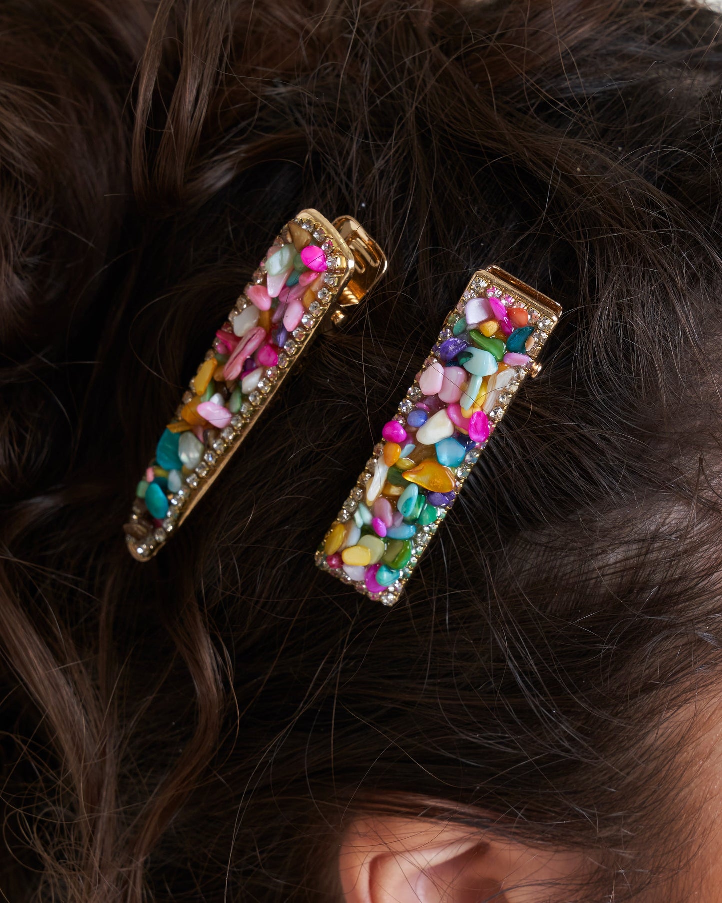 ITS Hair Clips With Multicolour Seashell Beads In Gold