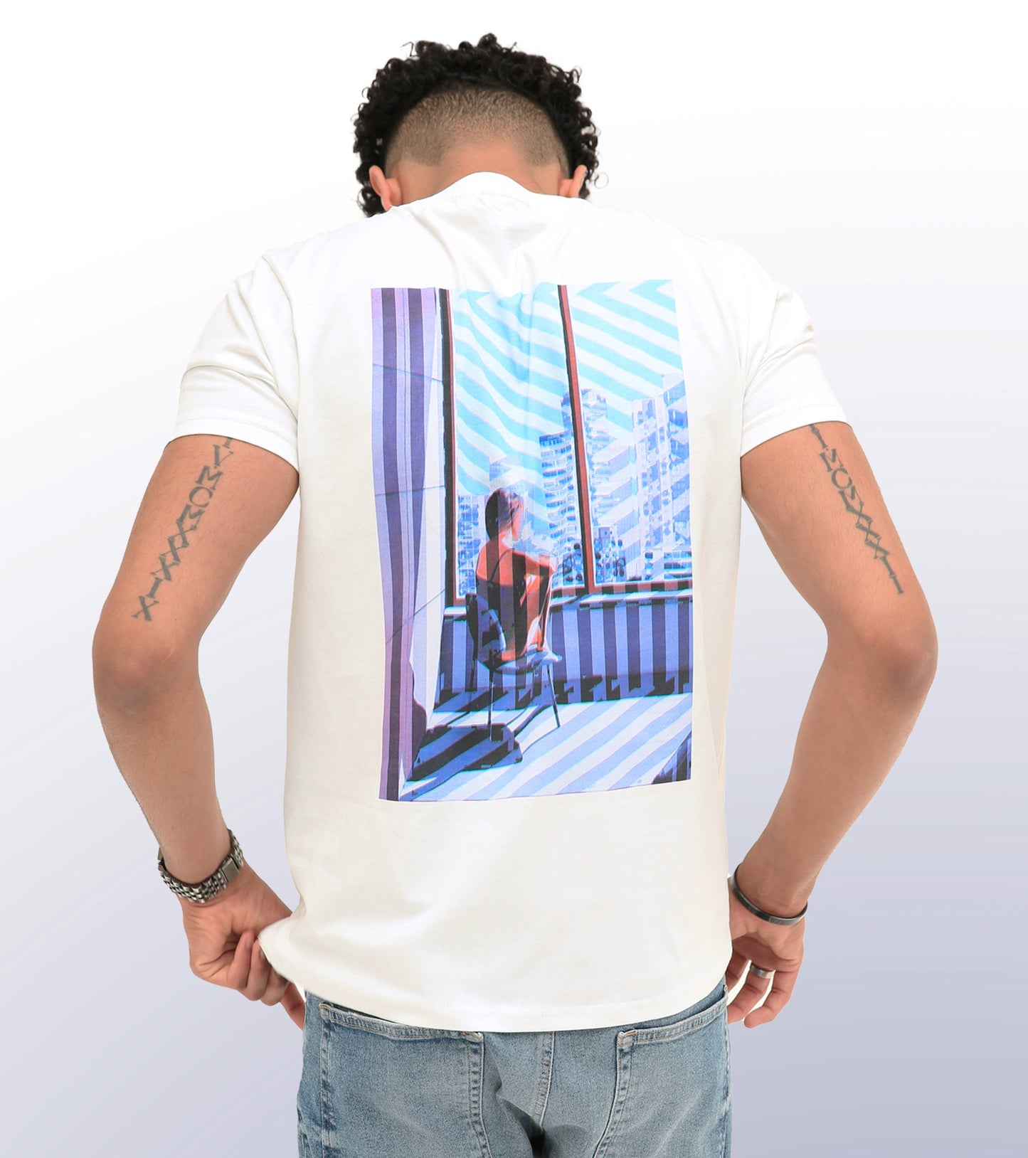 HIGH-RISE - BACK PRINT - WHITE T-SHIRT